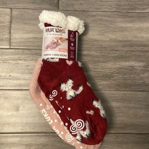NWT 2 pairs Muk Luks women’s cabin socks L/XL